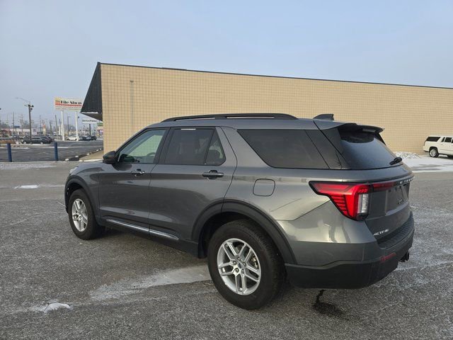 Used 2025 Ford Explorer Active image 7
