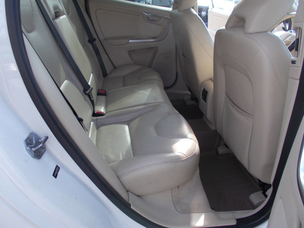 Used 2015 Volvo XC60 T5 image 7