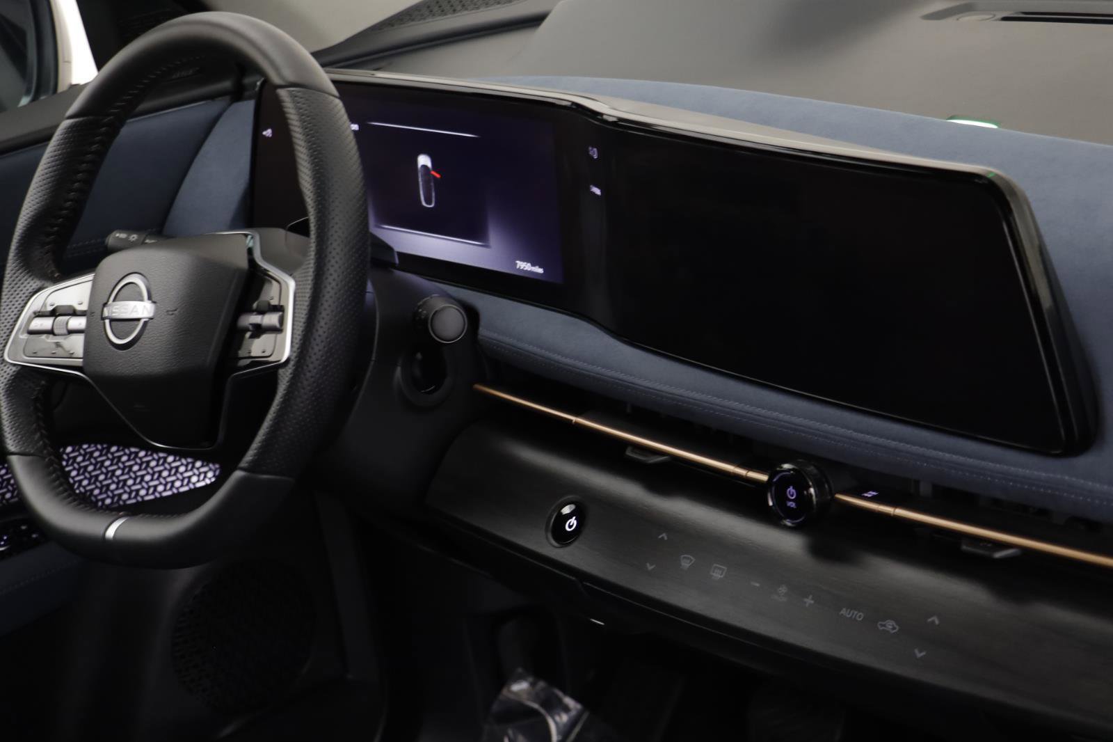 Used 2024 Nissan Ariya AWD image 21