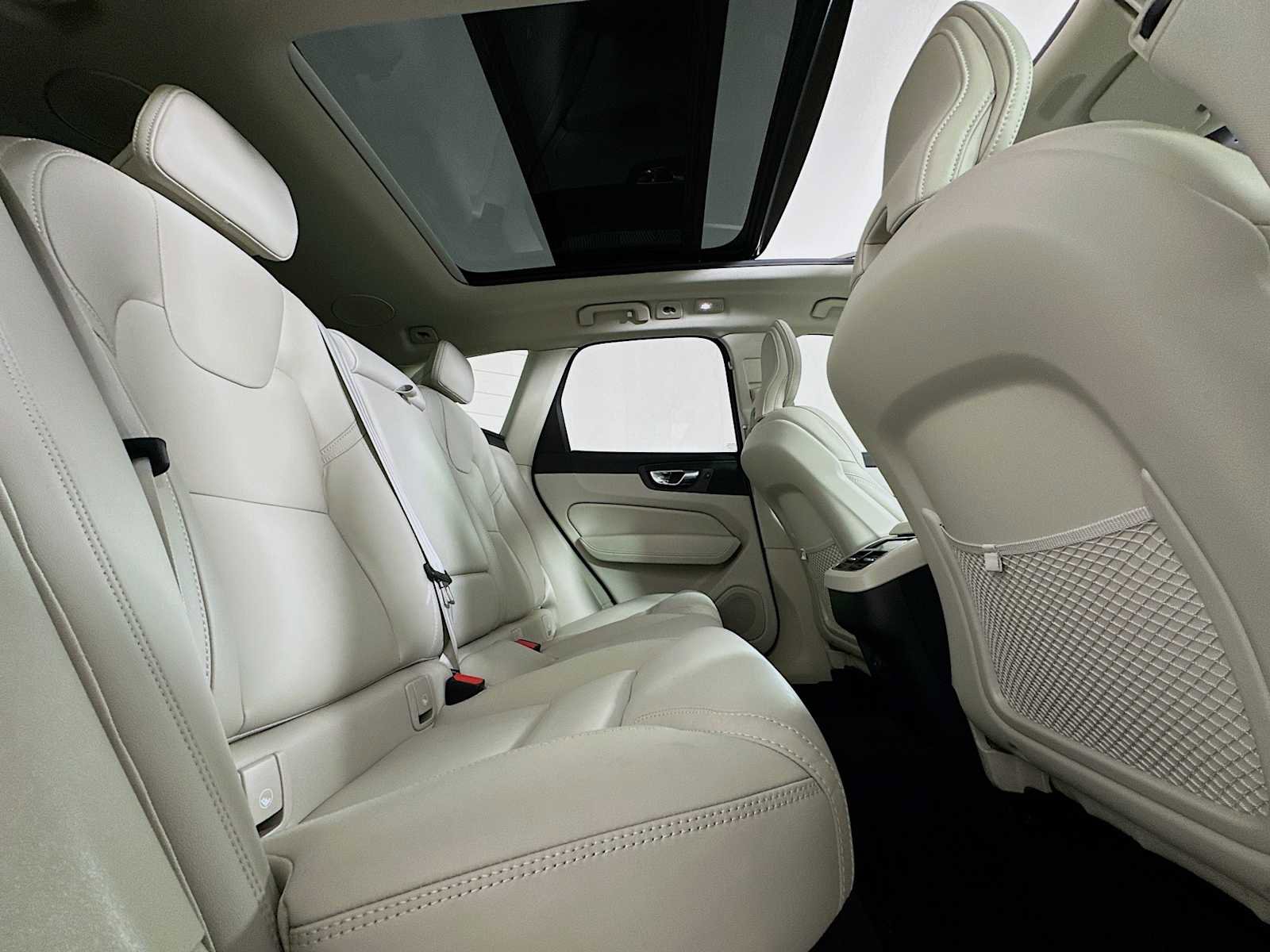 Used 2025 Volvo XC60 B5 Ultra w/ Protection Package Premier image 26