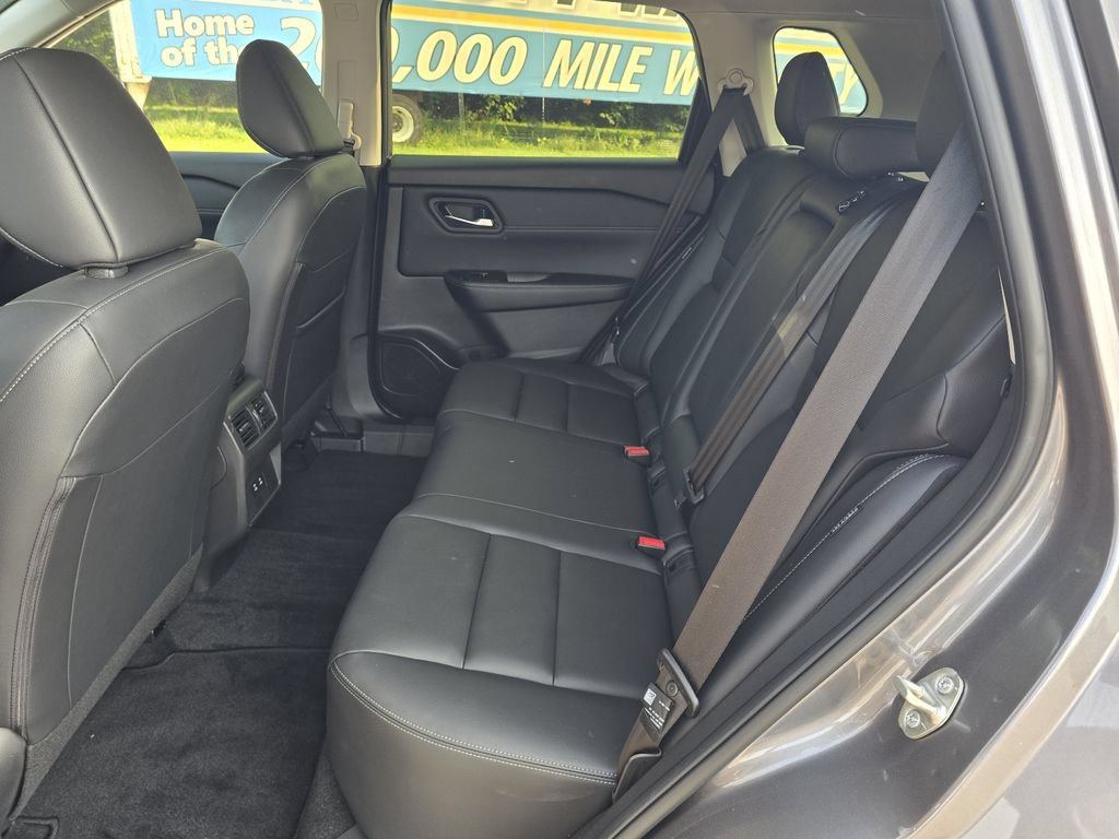 Used 2025 Nissan Rogue SL AWD/4WD image 11