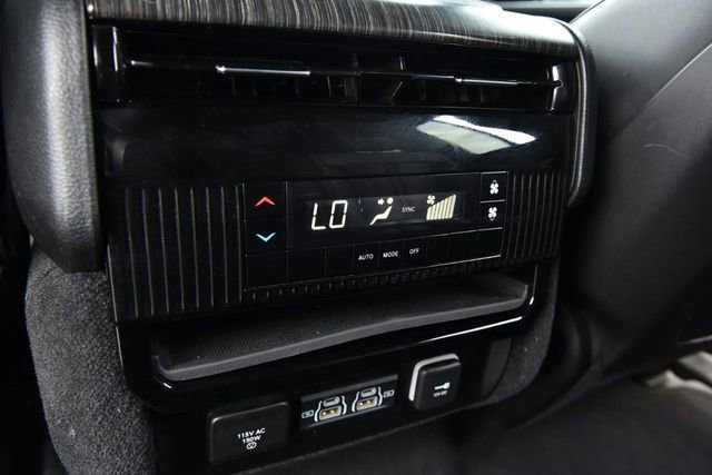 Used 2024 Jeep Wagoneer Series II w/ Flexible Seating Group image 24