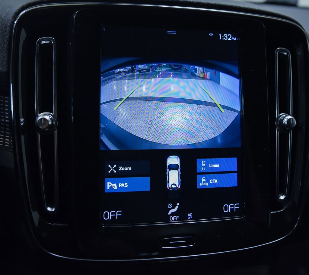 Used 2020 Volvo XC40 T5 R-Design w/ Protection Package Premier image 17
