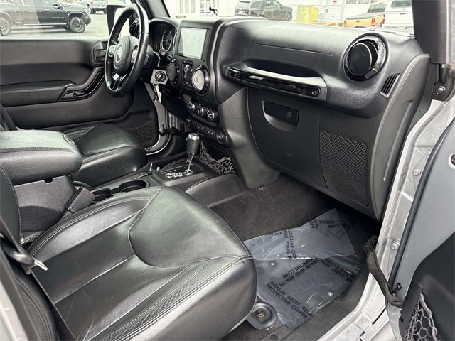 Used 2015 Jeep Wrangler Unlimited Sahara image 13