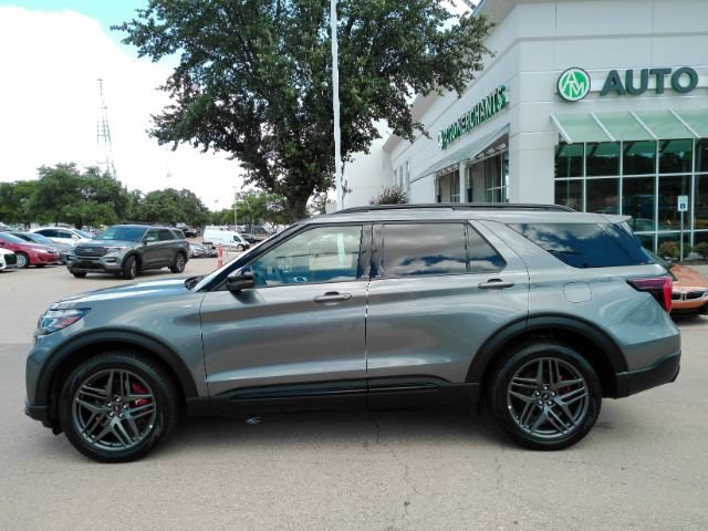 Used 2026 Ford Explorer ST-Line w/ ST-Line Street Pack AWD/4WD image 10