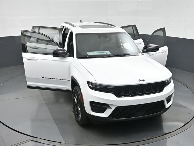 New 2025 Jeep Grand Cherokee Altitude image 45