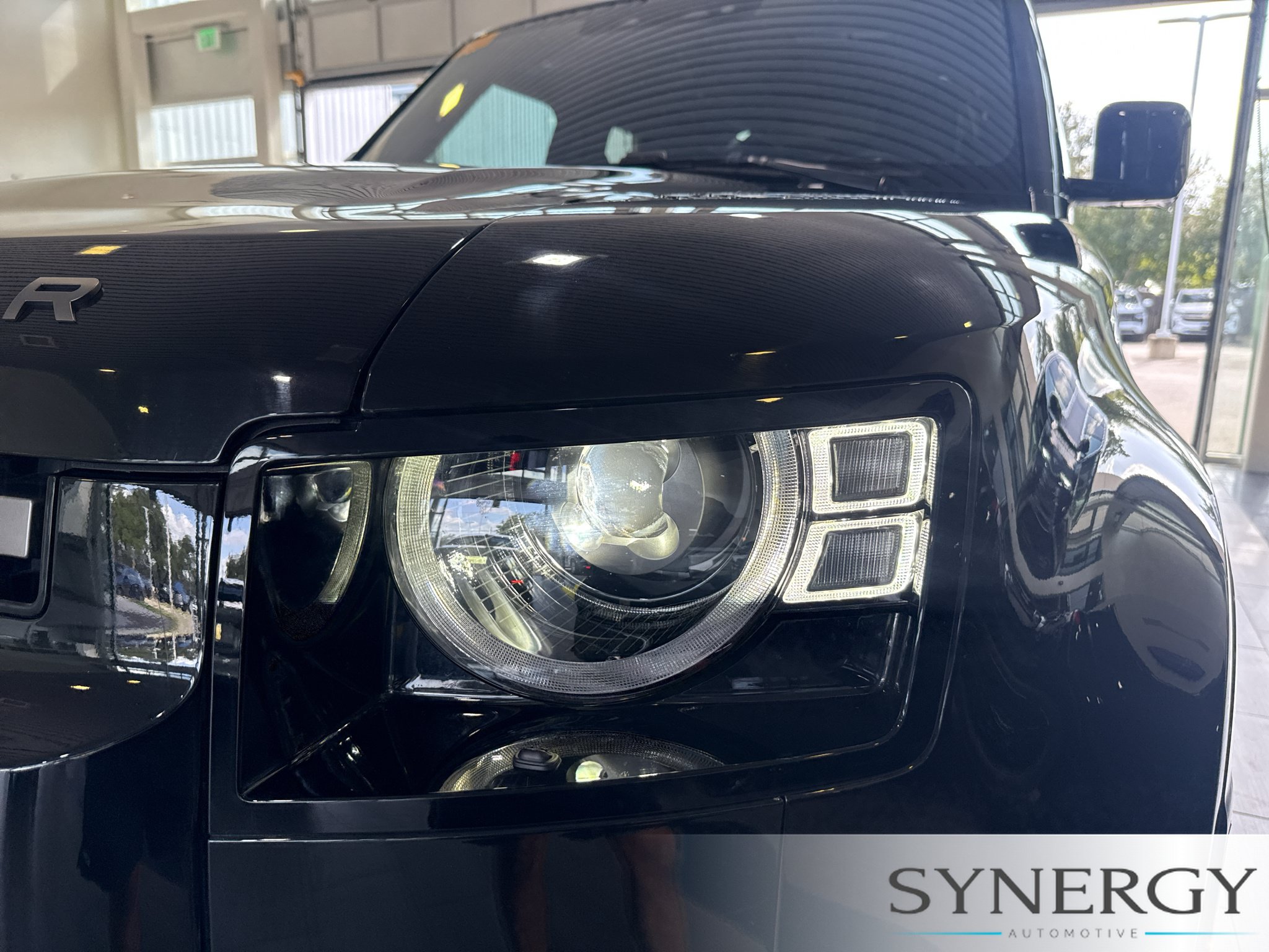 Used 2022 Land Rover Defender 110 X-Dynamic SE AWD/4WD image 9
