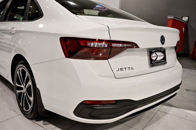 Used 2024 Volkswagen Jetta Sport image 12