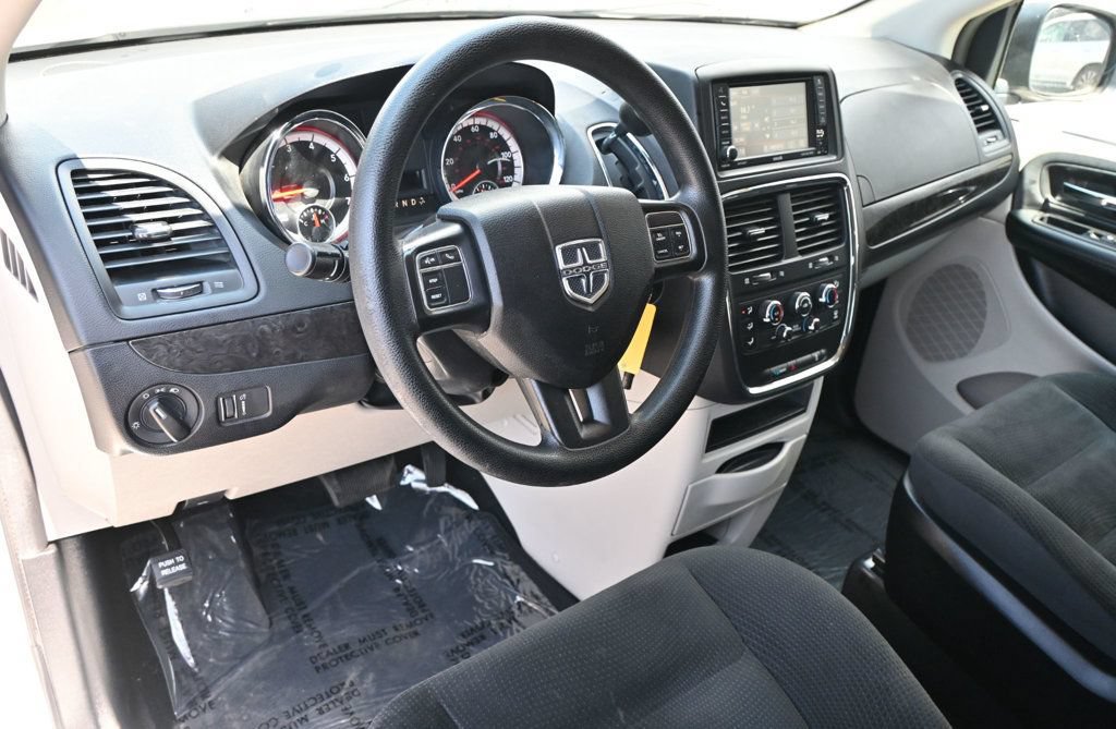 Used 2019 Dodge Grand Caravan SE w/ UConnect Hands-Free Group FWD image 9