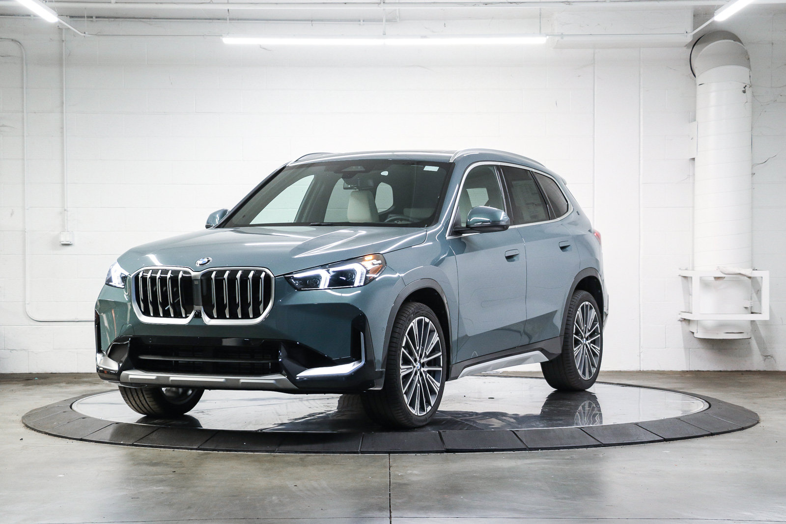 New 2026 BMW X1 xDrive28i w/ Technology Package AWD/4WD image 3