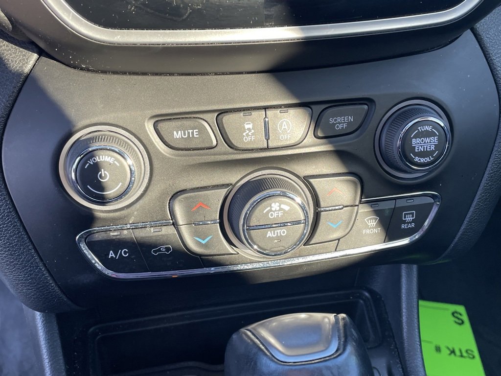 Used 2022 Jeep Cherokee Limited image 16