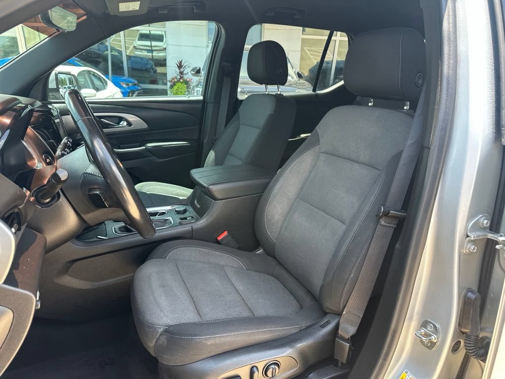 Used 2022 Chevrolet Traverse LT FWD image 12