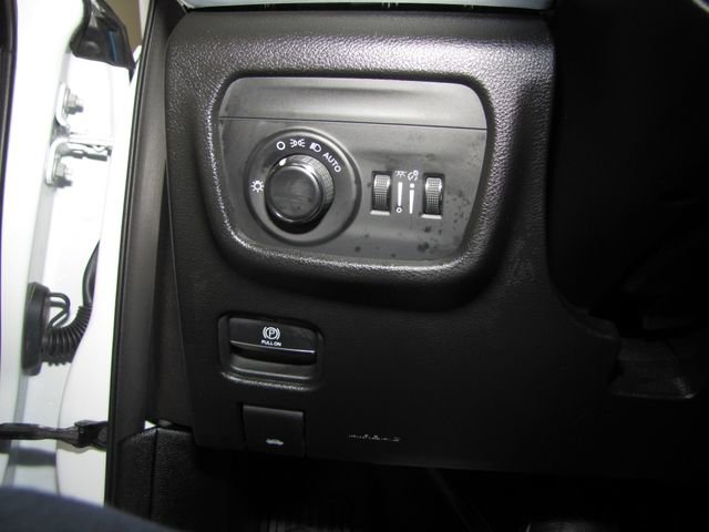 Used 2025 Jeep Grand Cherokee Altitude AWD/4WD image 9