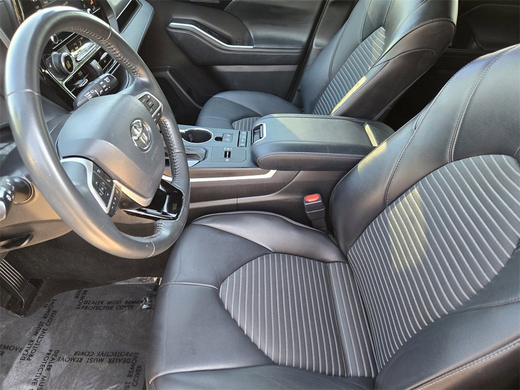 Used 2022 Toyota Highlander XSE image 19
