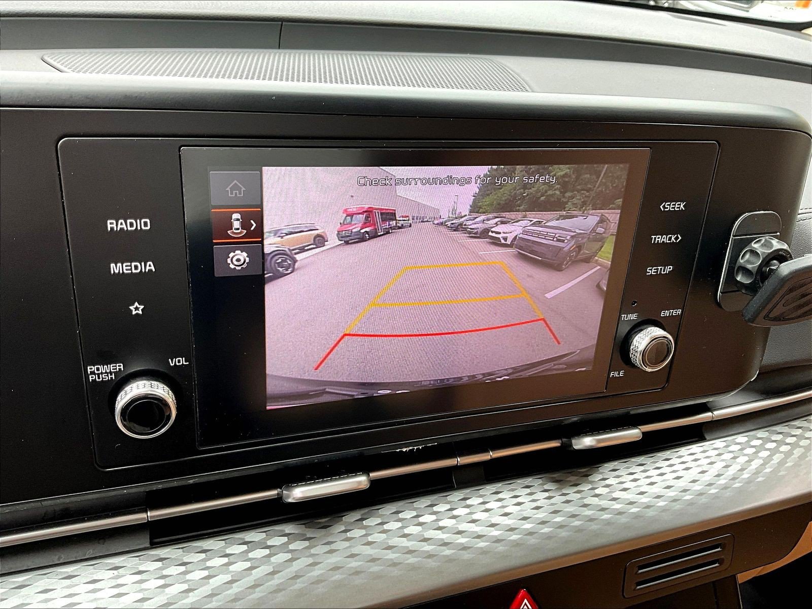 Used 2024 Kia Carnival LX FWD image 38
