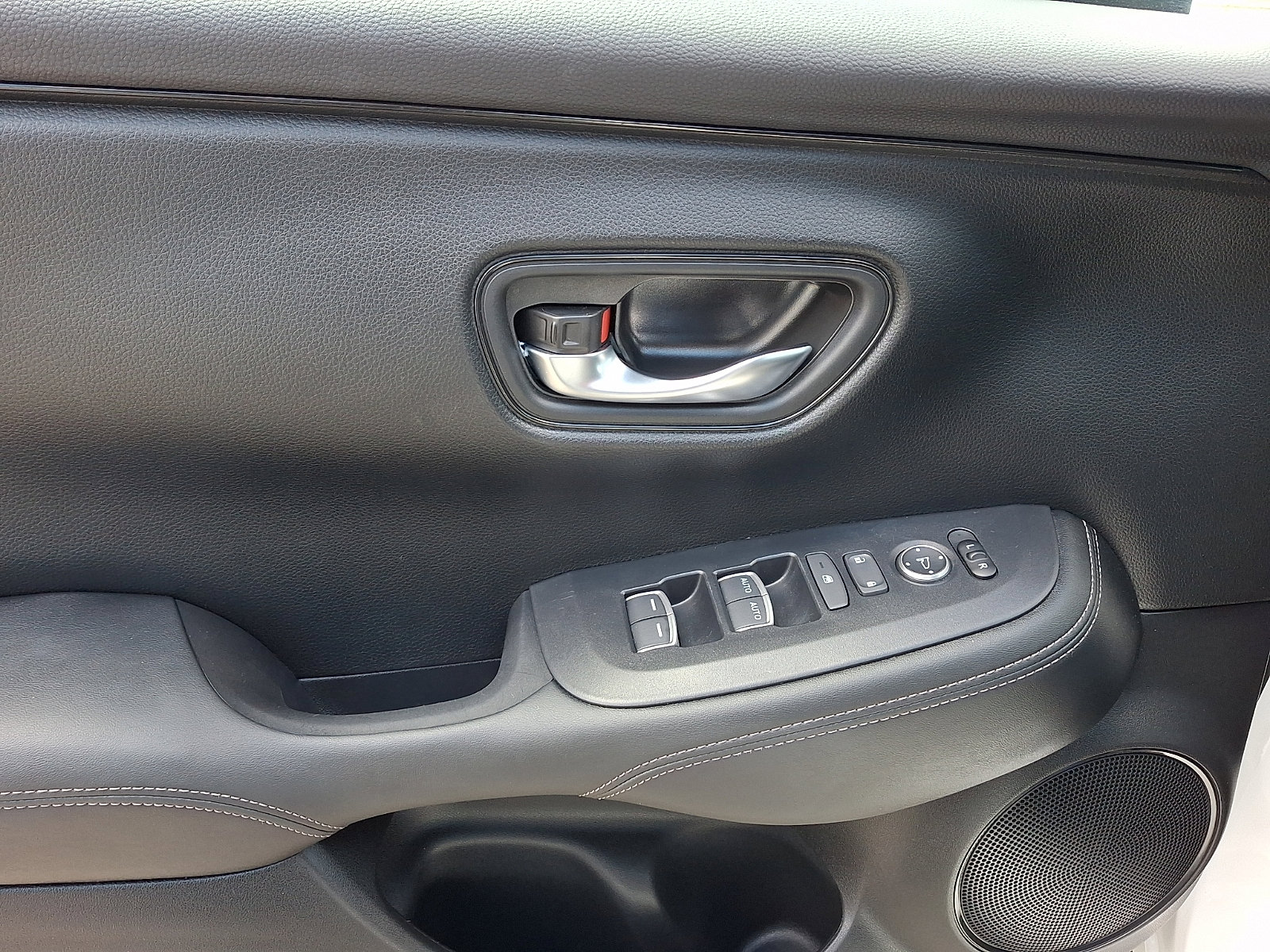 Used 2024 Honda HR-V EX-L image 12