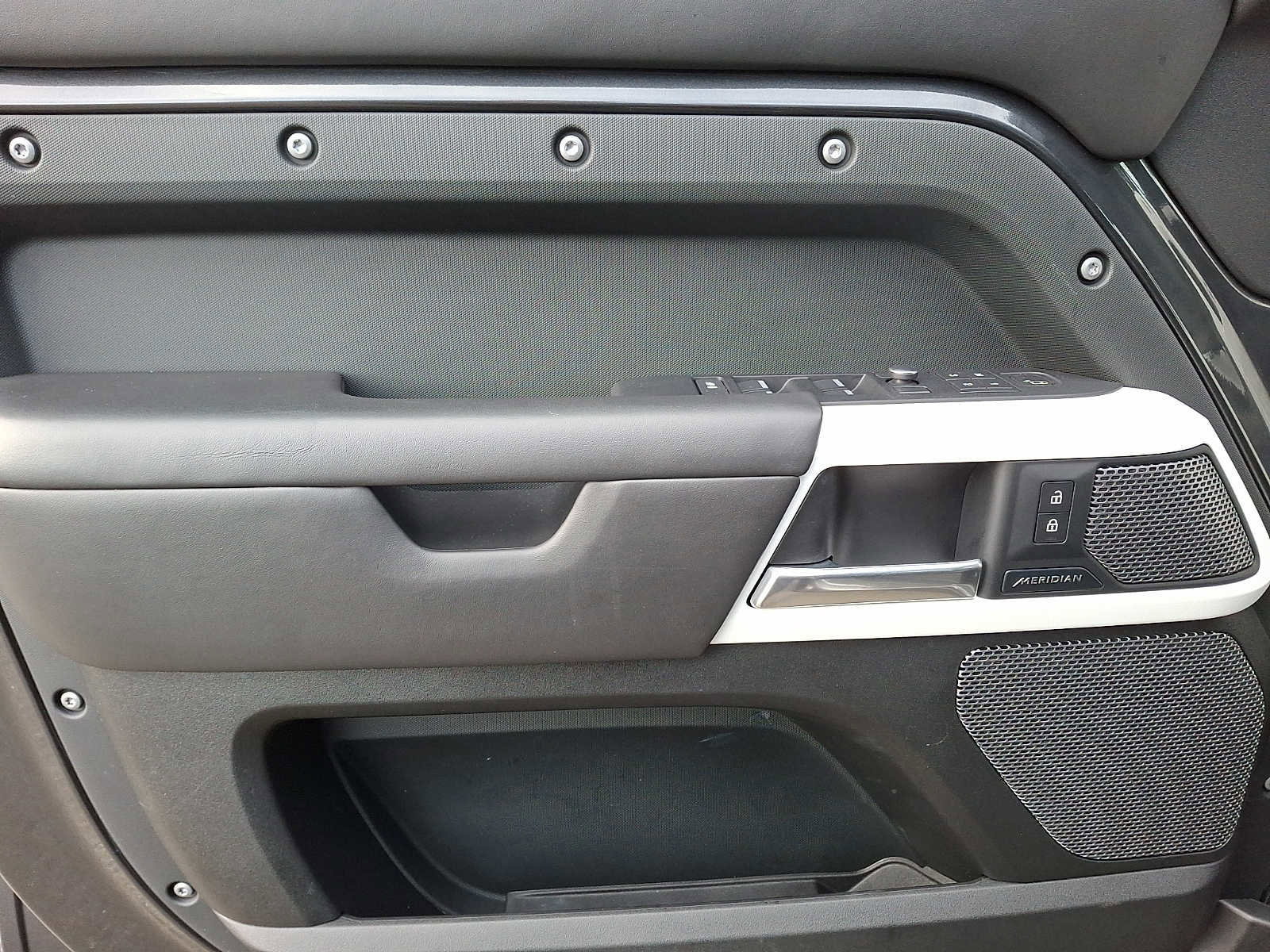 Used 2021 Land Rover Defender 110 X-Dynamic HSE image 8