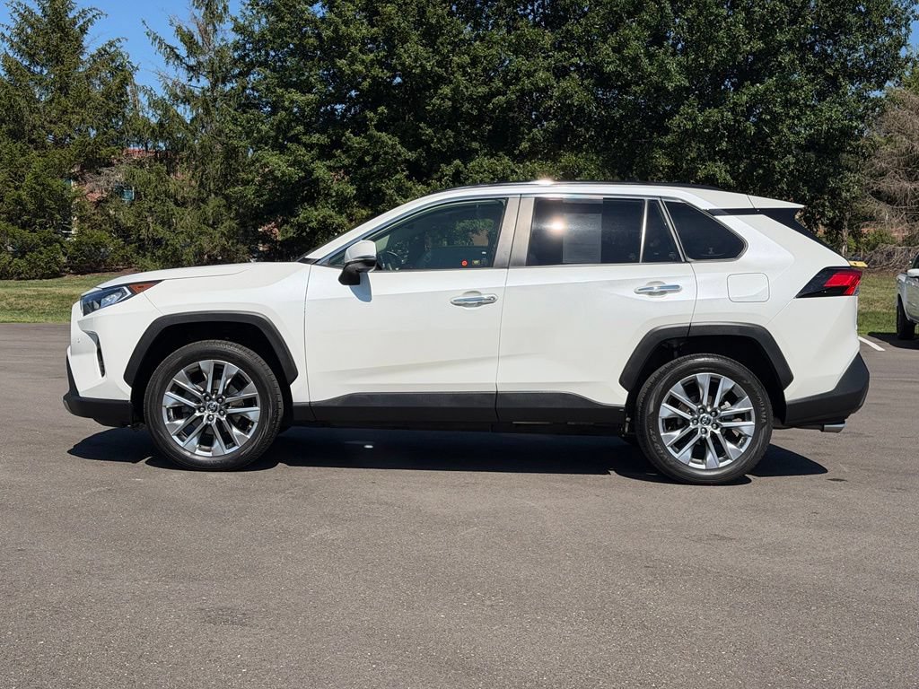 Used 2019 Toyota RAV4 Limited w/ Advanced Technology Package AWD/4WD image 3