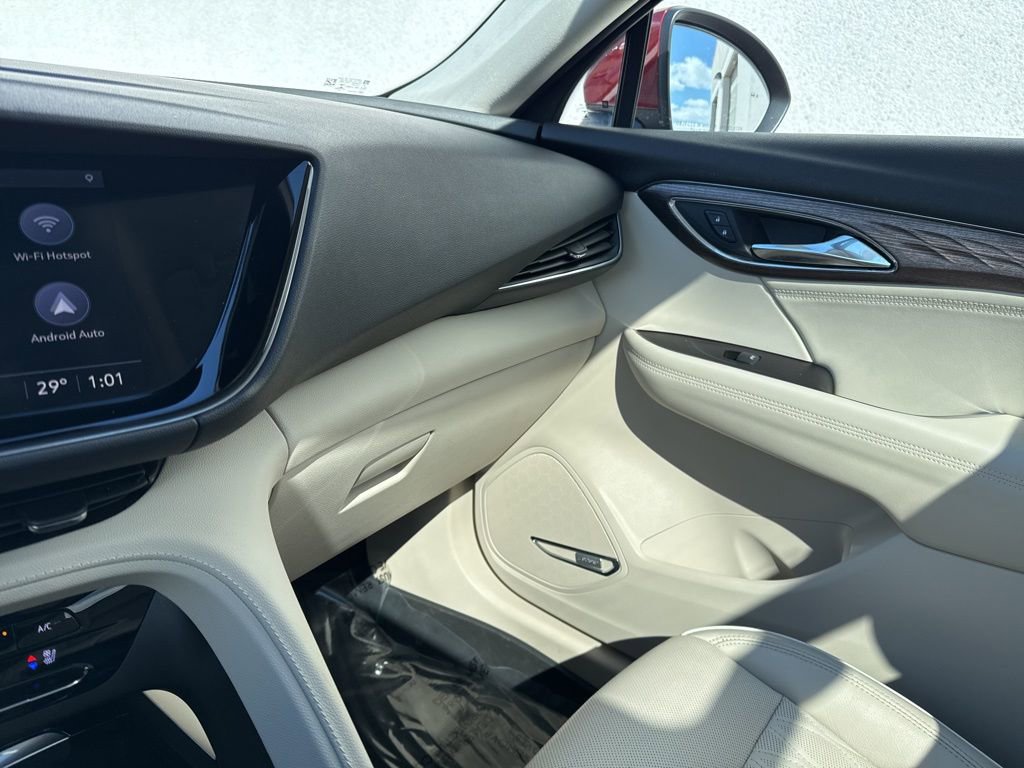 Used 2021 Buick Envision Avenir w/ Technology Package II image 23