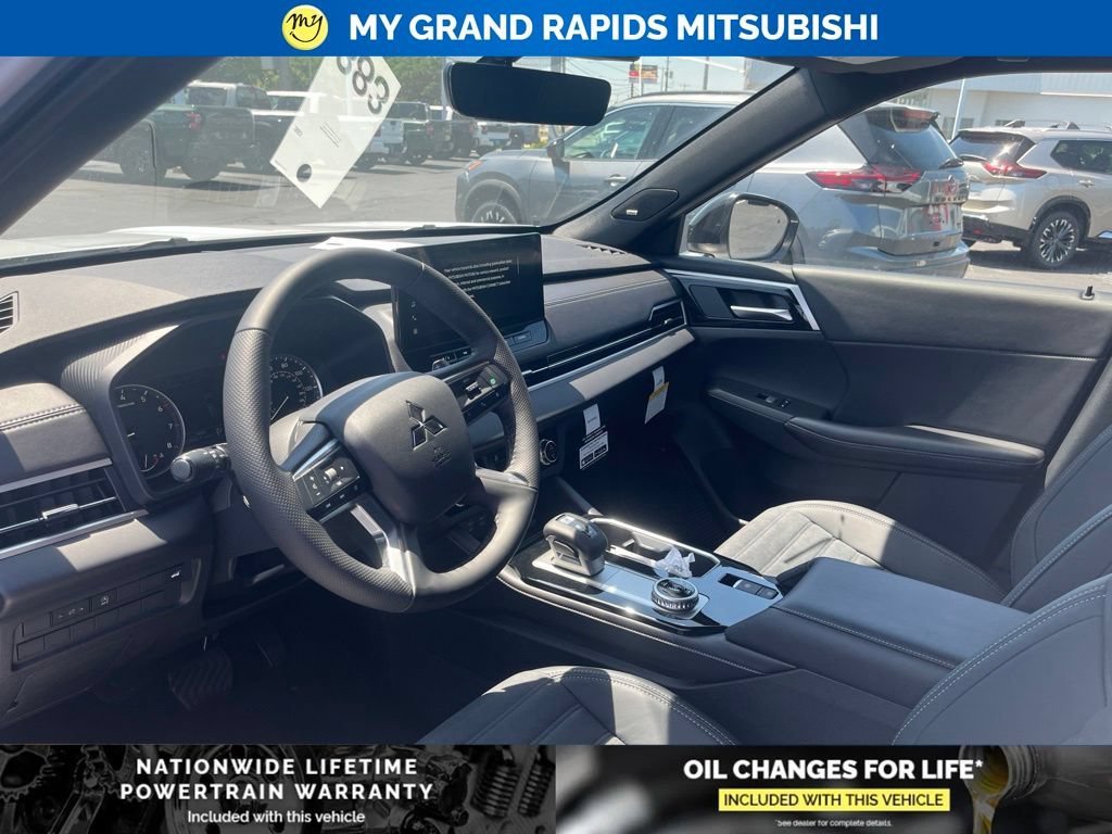 New 2026 Mitsubishi Outlander AWD image 12