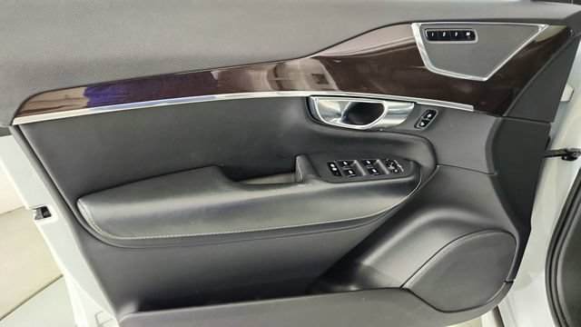 Used 2018 Volvo XC90 T6 Momentum w/ Convenience Package AWD/4WD image 9