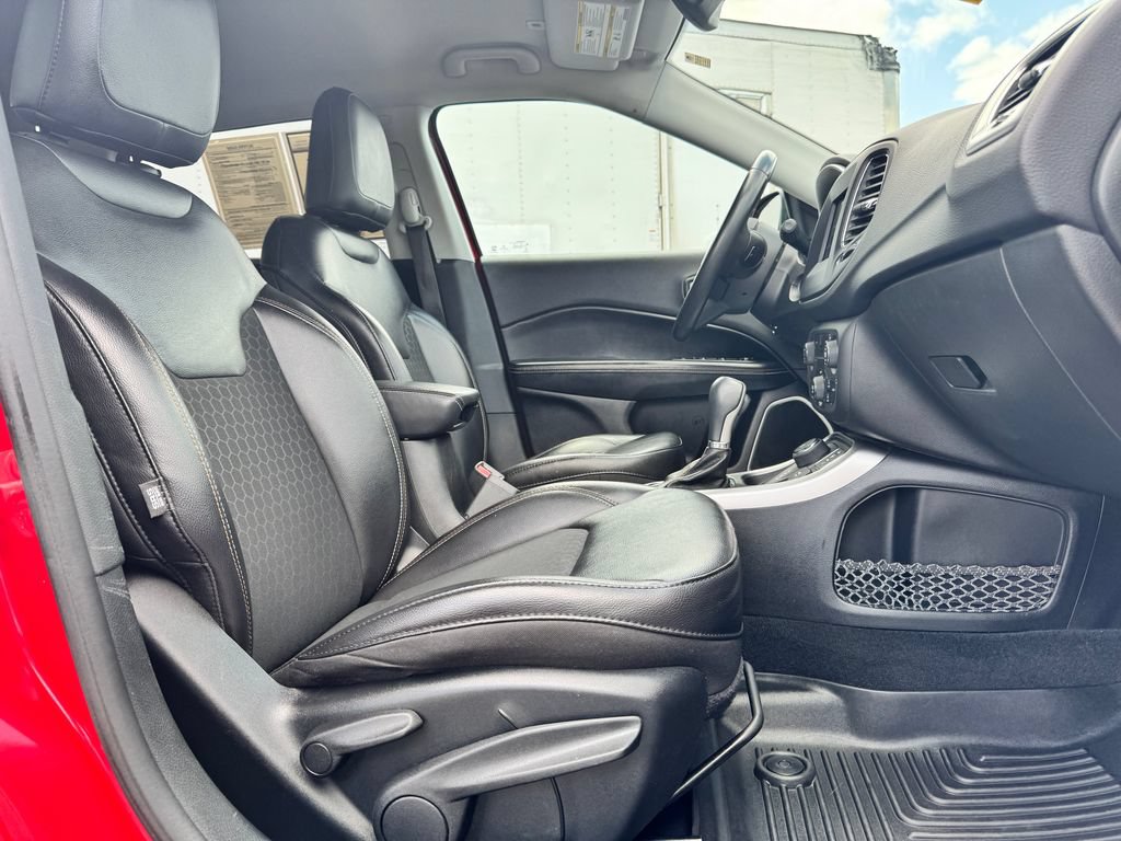 Used 2018 Jeep Compass Latitude w/ Popular Equipment Group AWD/4WD image 10