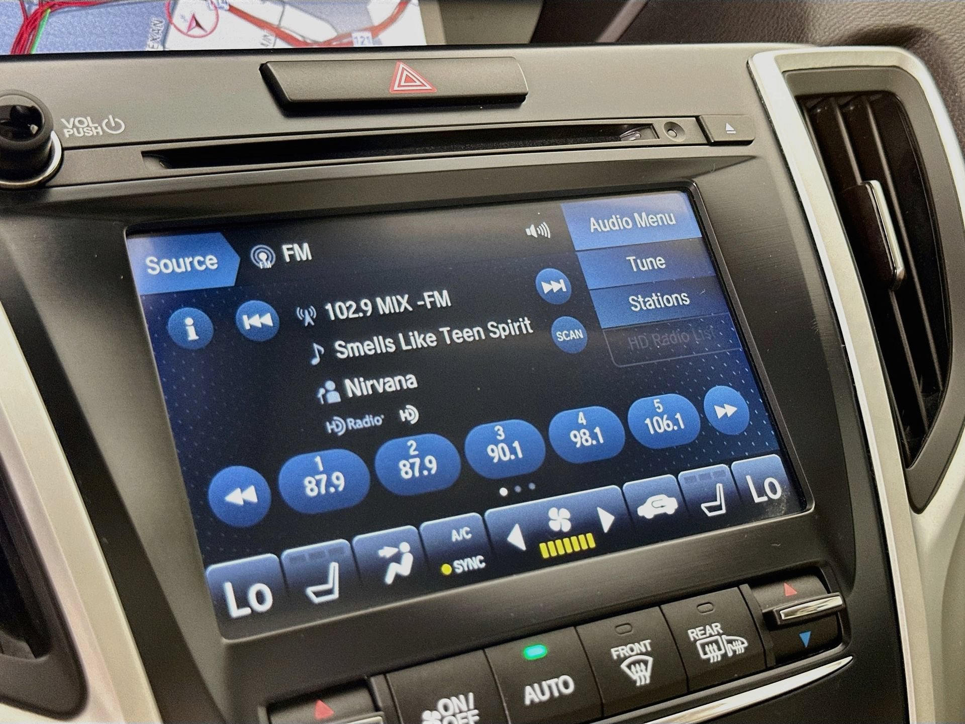 Used 2018 Acura TLX w/ Technology Package FWD image 16