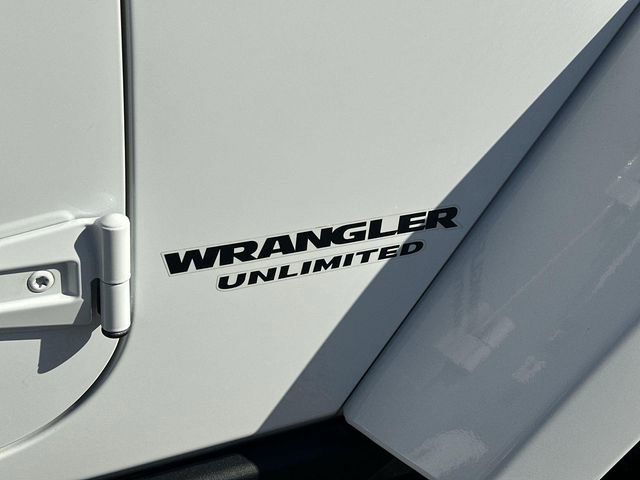 Used 2016 Jeep Wrangler Unlimited Rubicon w/ Connectivity Group image 27
