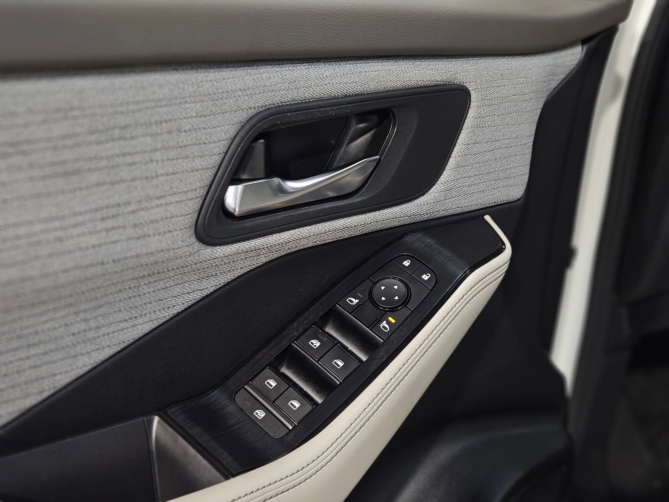 Used 2023 Nissan Rogue SV image 21