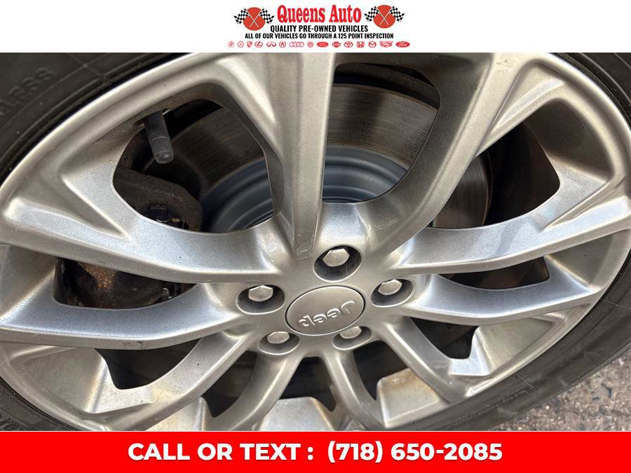 Used 2019 Jeep Cherokee Latitude Plus w/ Cold Weather Group image 28