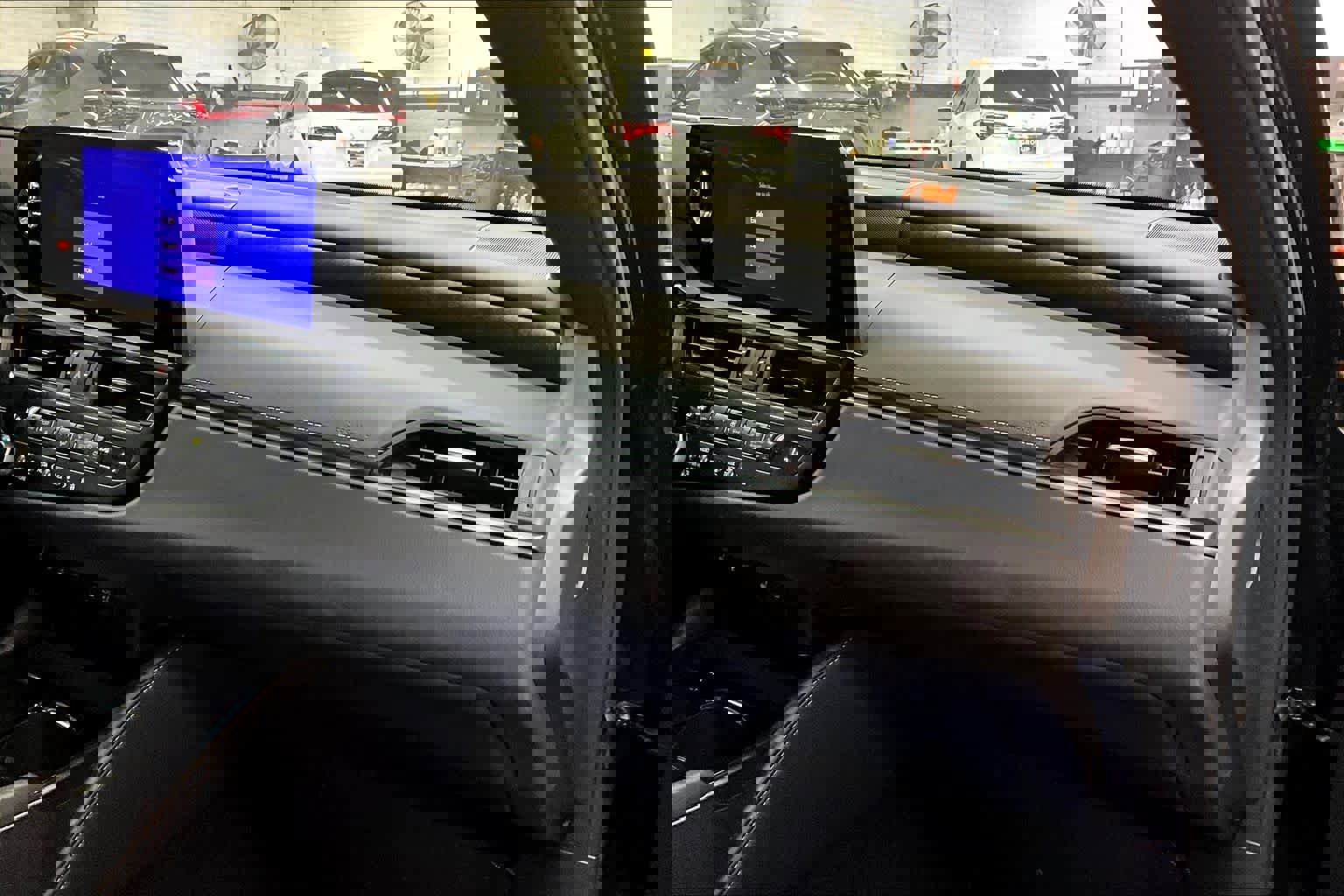 Used 2024 Lexus ES 300h w/ Premium Package FWD image 19