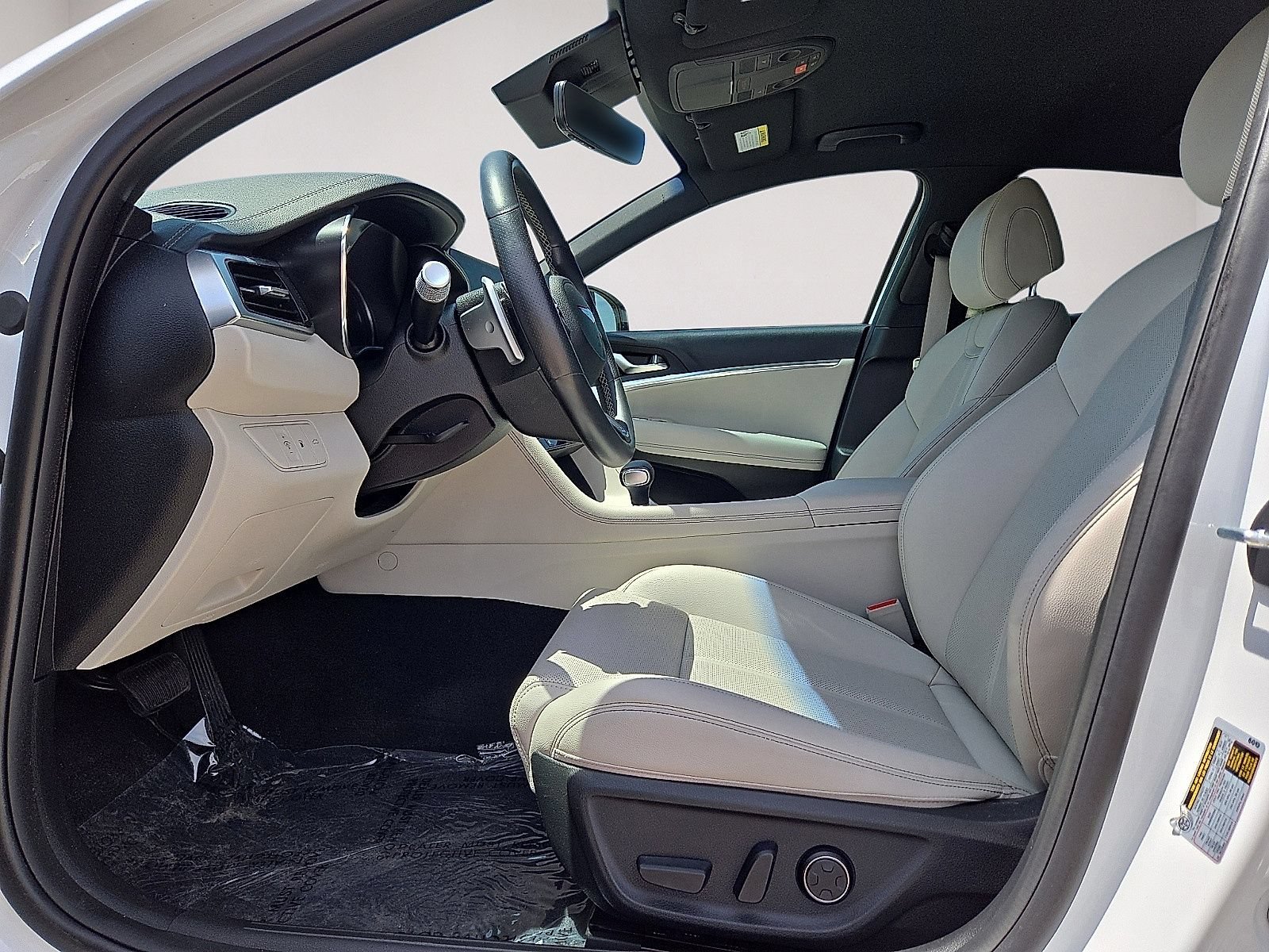 Used 2025 Genesis G70 2.5T RWD image 22