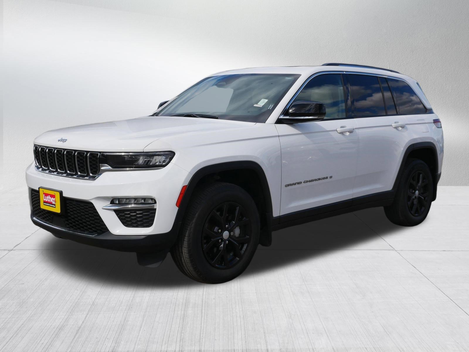 Used 2023 Jeep Grand Cherokee Limited w/ MOPAR Finishing Package AWD/4WD image 3