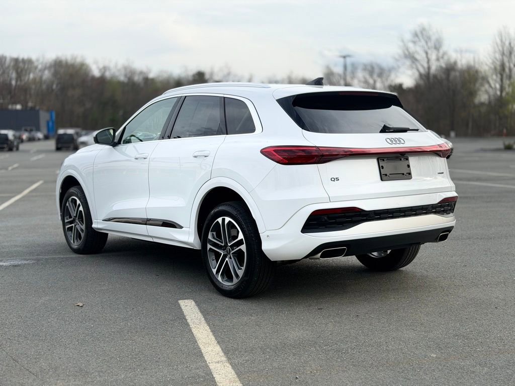 Used 2025 Audi Q5 Premium w/ Convenience Package image 4