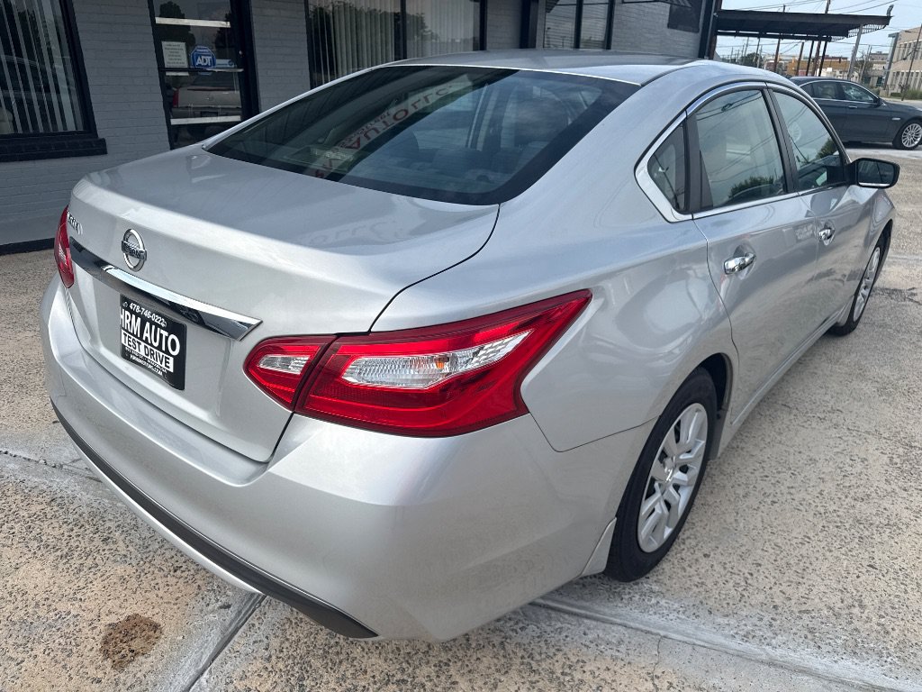 Used 2017 Nissan Altima 2.5 S w/ Power Driver Seat Package FWD image 4