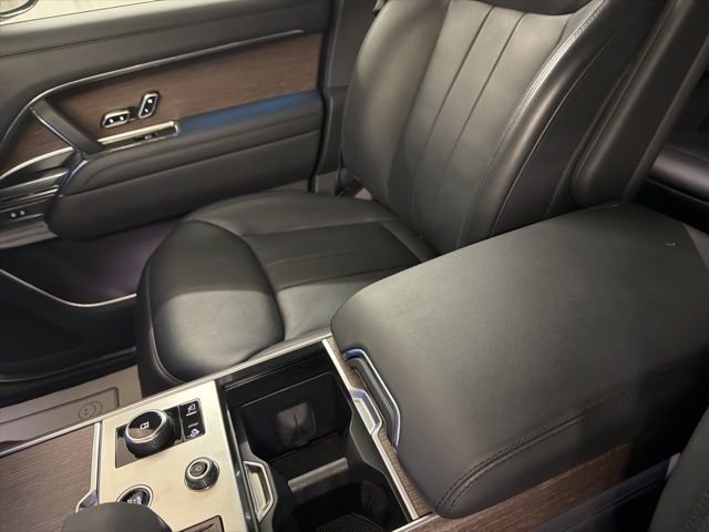 Used 2023 Land Rover Range Rover Long Wheelbase SE image 36