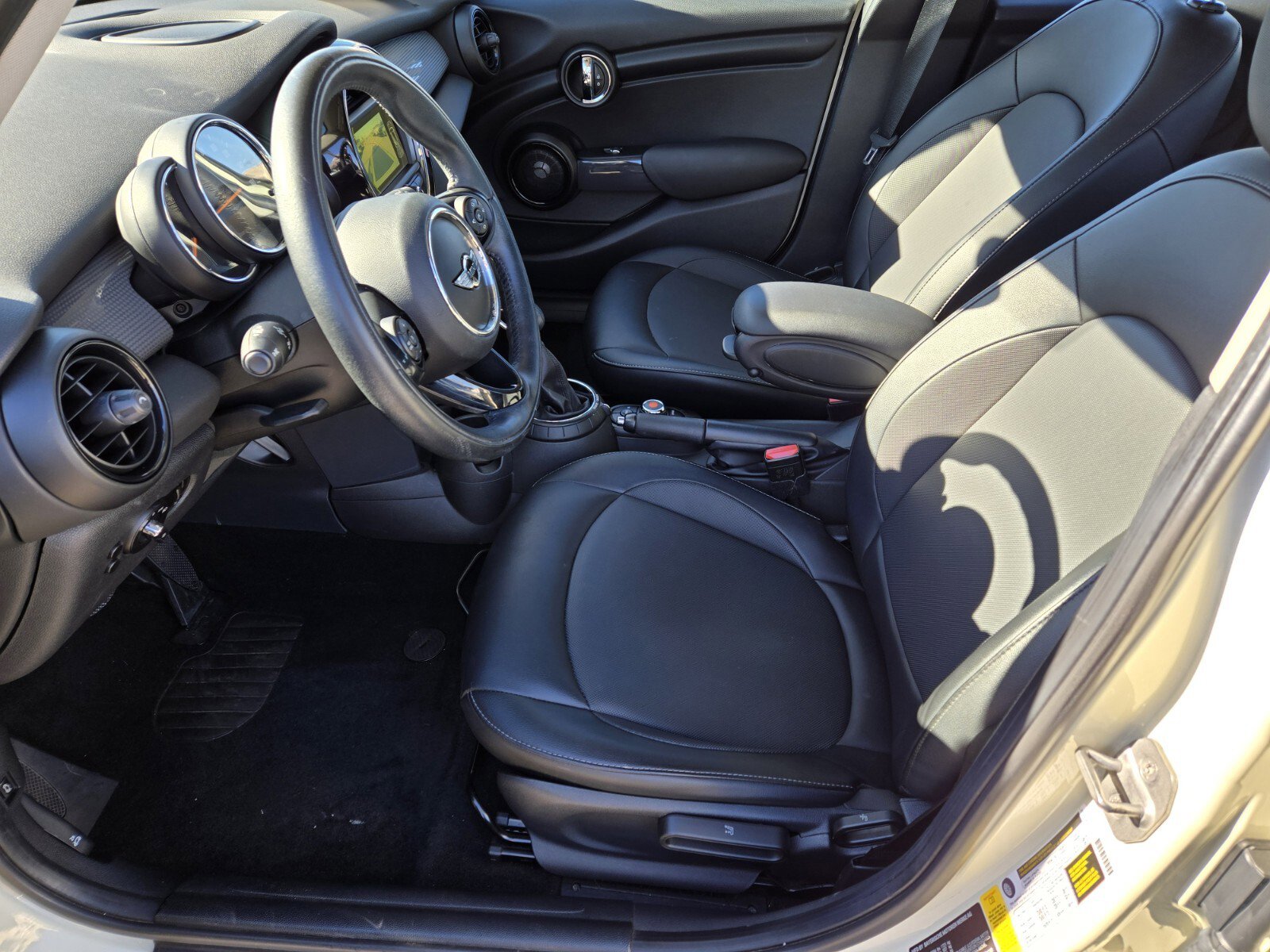 Used 2016 MINI Cooper 4-Door Hardtop image 10