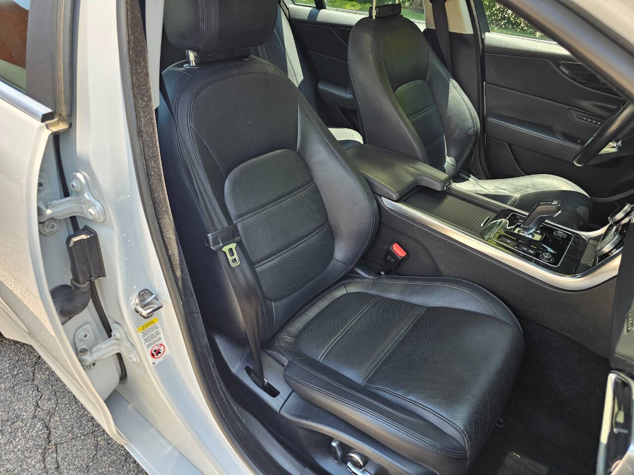 Used 2020 Jaguar XE S image 36