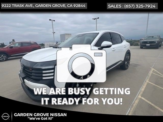 Certified 2025 Nissan Kicks SR w/ SR Premium Package AWD/4WD image 1