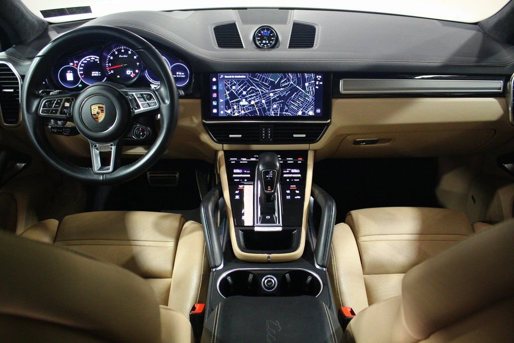 Used 2022 Porsche Cayenne Turbo image 4