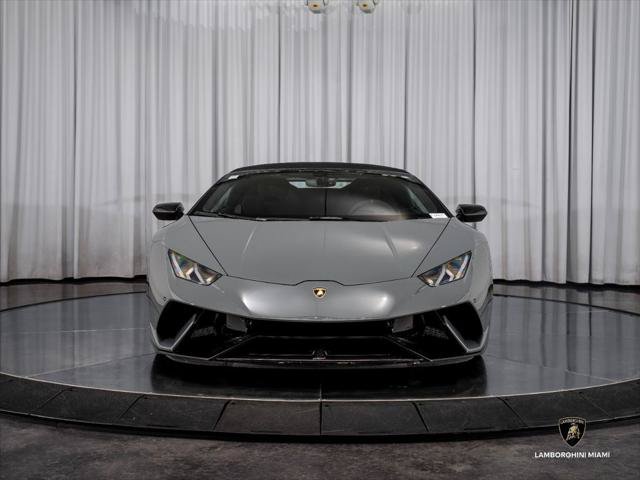 Used 2018 Lamborghini Huracan Performante AWD/4WD image 2