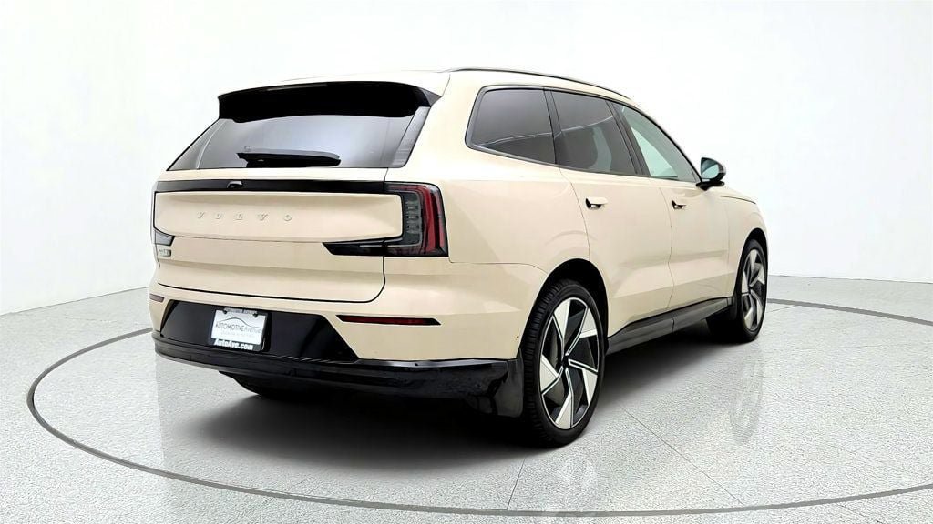 Used 2025 Volvo EX90 Ultra AWD/4WD image 5