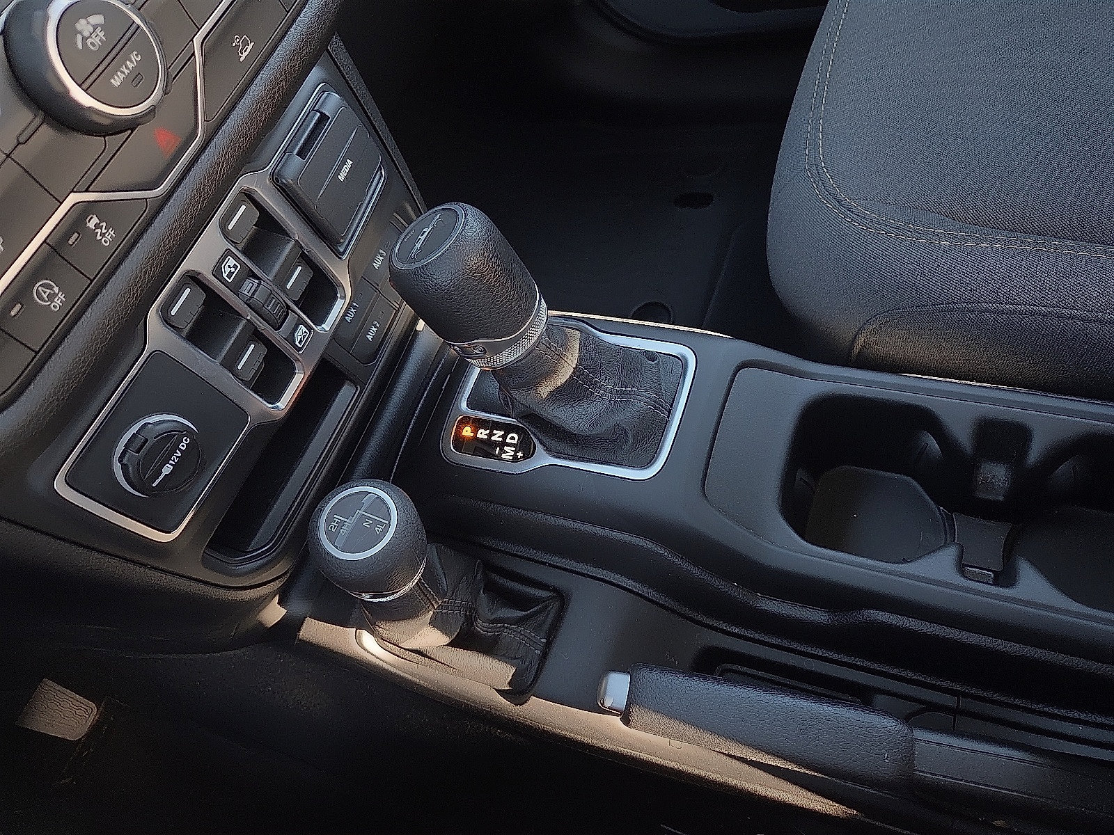 New 2026 Jeep Gladiator Sport AWD/4WD image 25