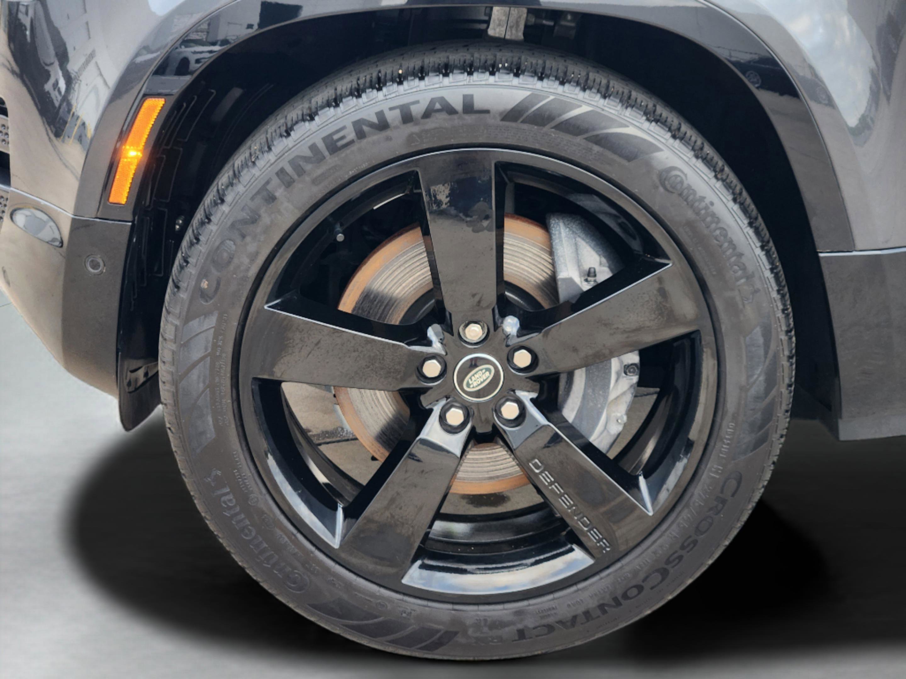 Certified 2025 Land Rover Defender 110 X-Dynamic SE image 28