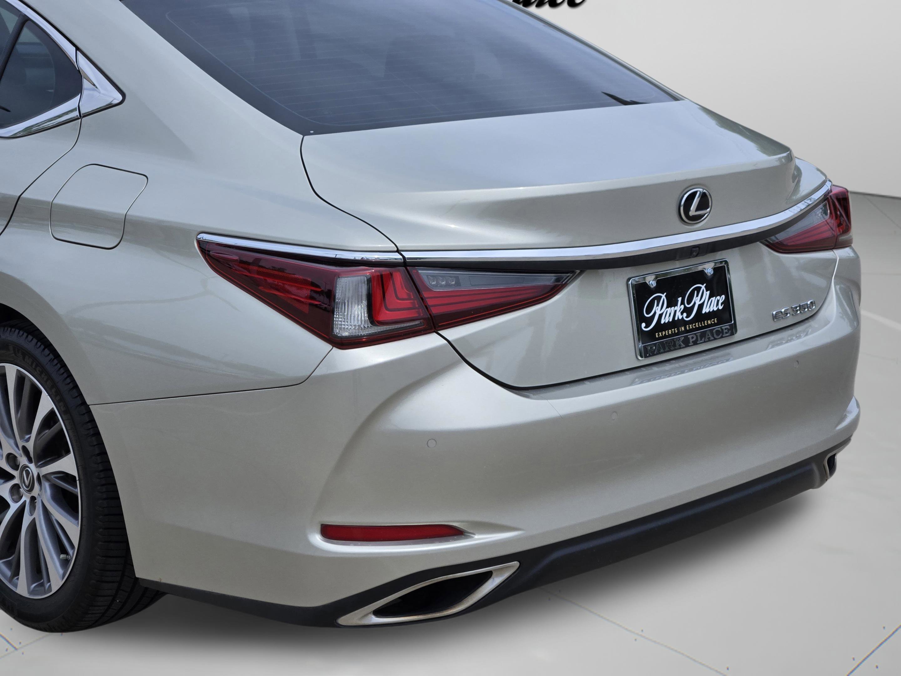 Used 2020 Lexus ES 350 w/ Premium Package image 35