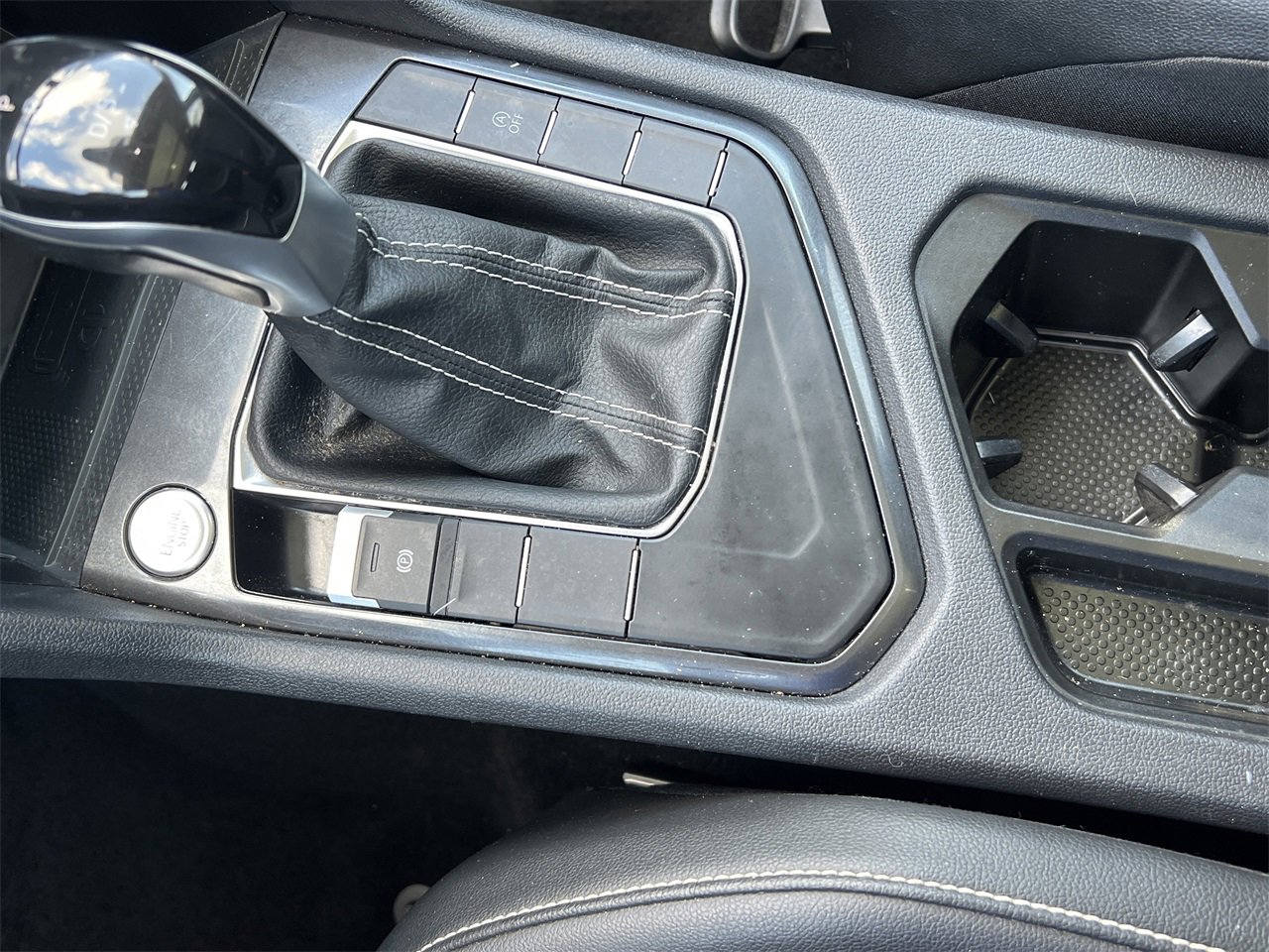 Used 2023 Volkswagen Tiguan SE image 8