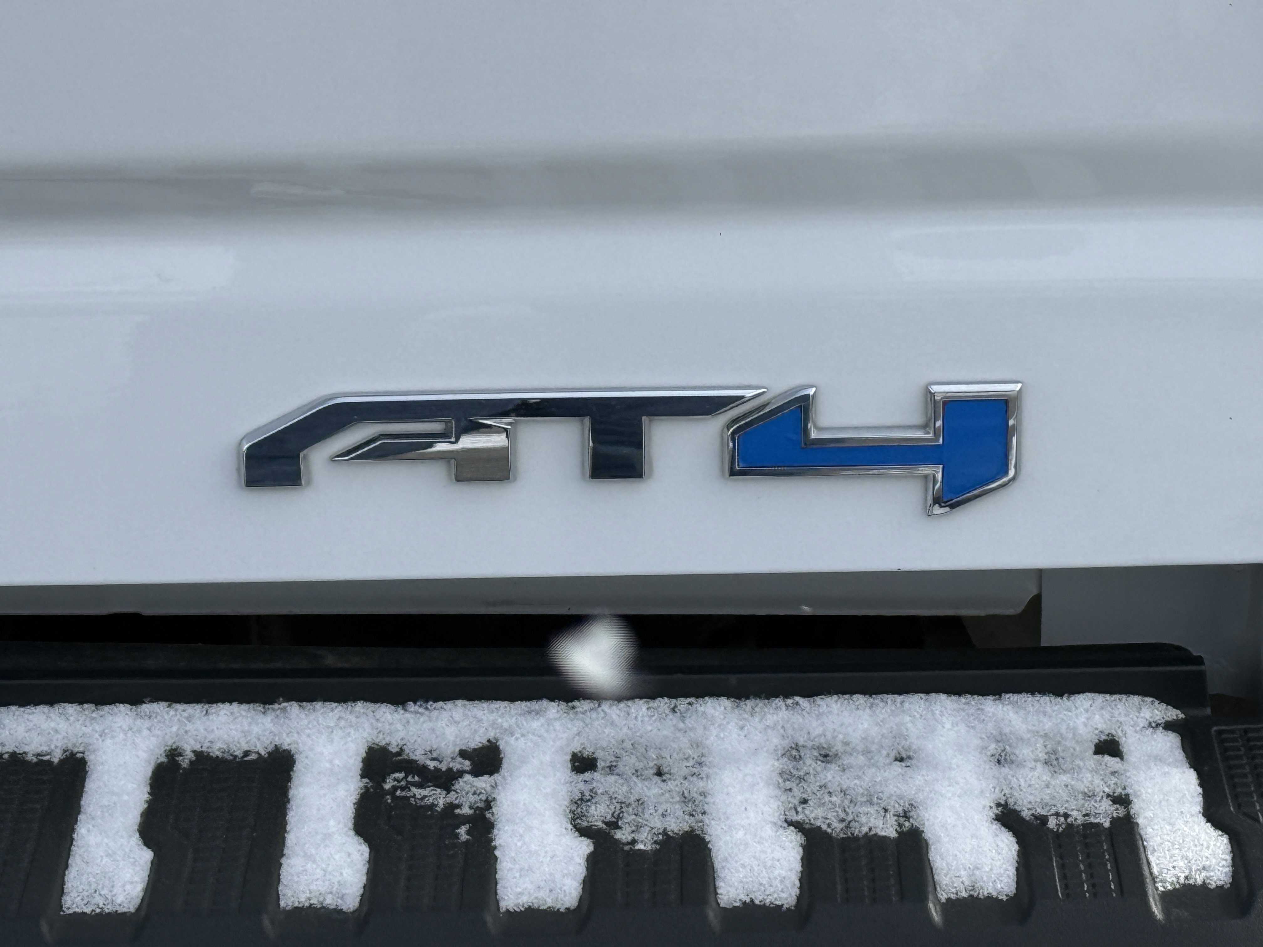 Used 2023 GMC Sierra 2500 AT4 w/ AT4 Premium Plus Package image 9