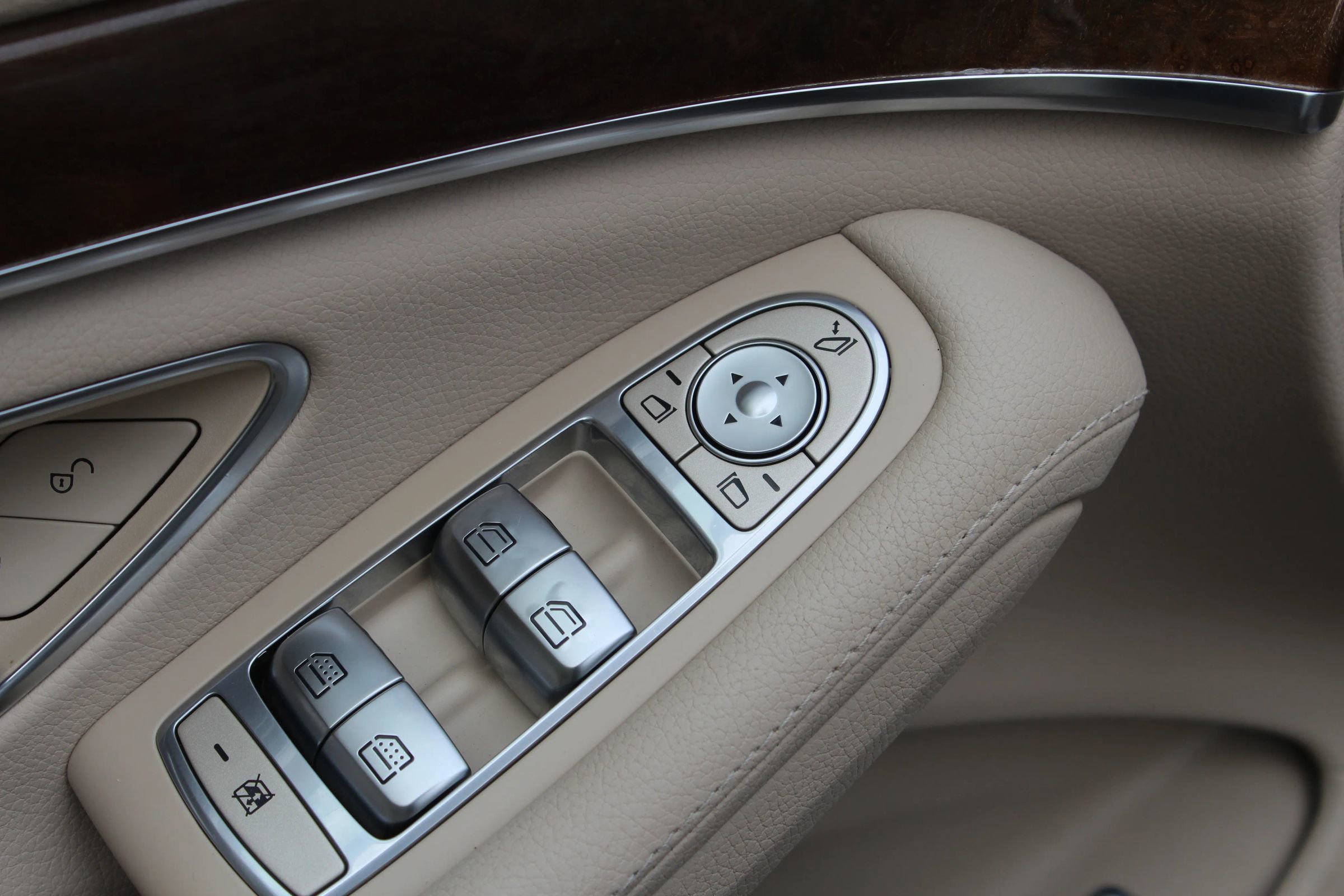 Used 2015 Mercedes-Benz S 550 4MATIC Sedan image 22