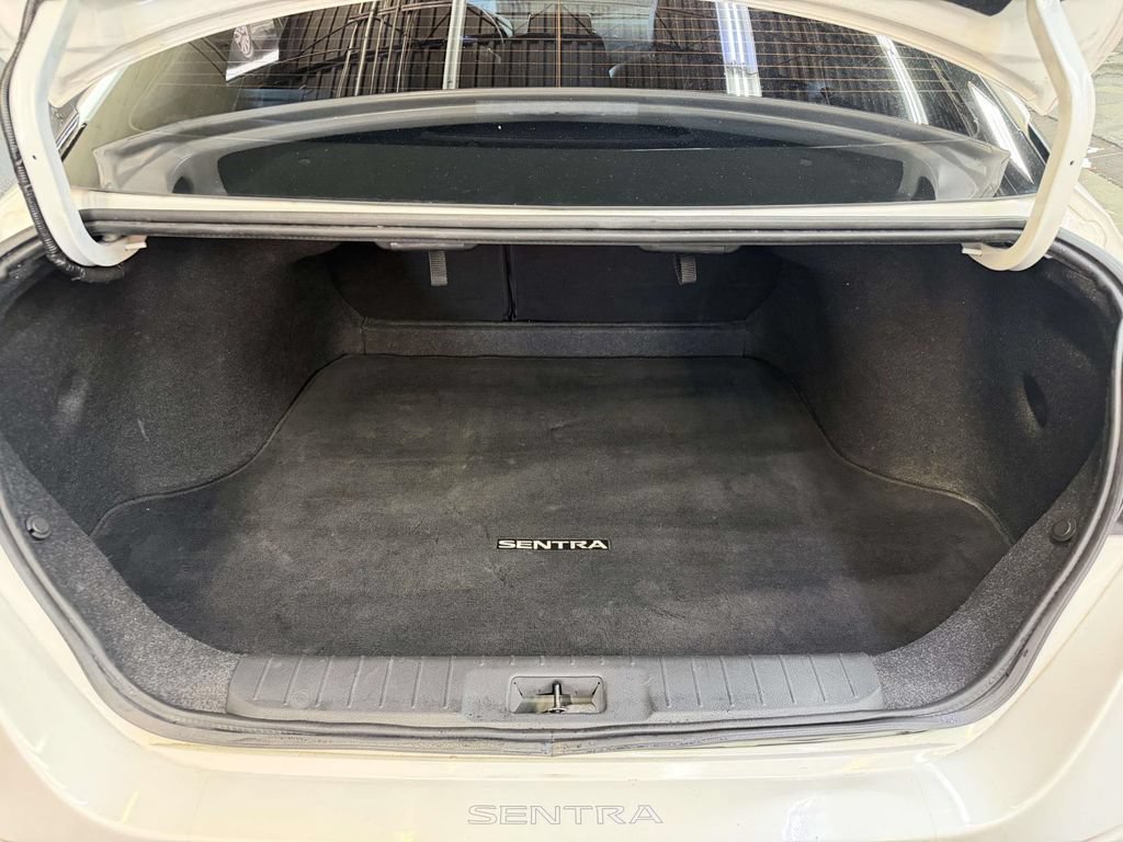 Used 2022 Nissan Sentra SR w/ SR Premium Package FWD image 21