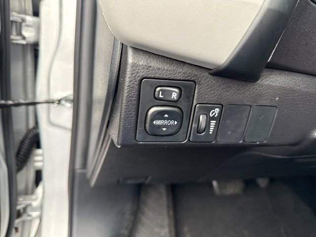 Used 2018 Toyota Corolla LE w/ LE Premium Package w/Moonroof image 25